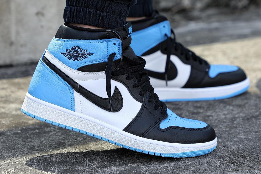 靴 Nike Air Jordan 1 High OG UNC Toe 27.5 Air Jordan 1 High OG UNC Toe - YouTube