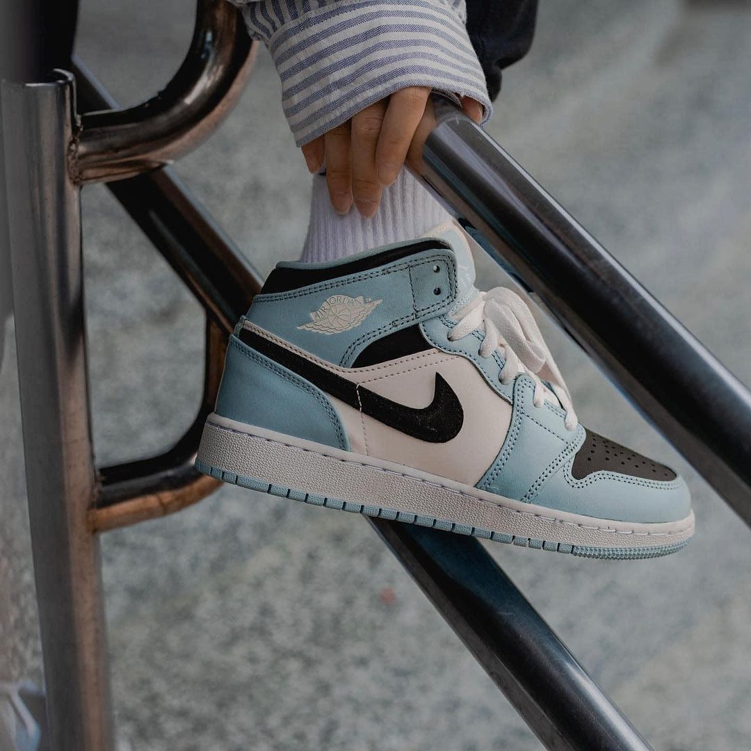 On Feet Aj1 Mid Jordan On Feet Air Jordan Mid Style Air Jordan Mid
