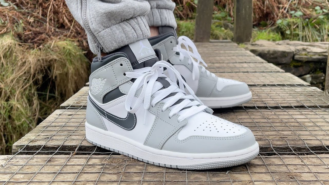 Aj1 fashion mid smoke